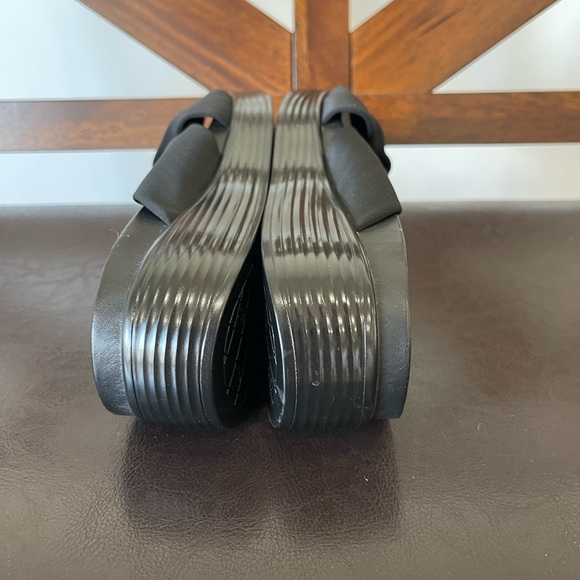 Donald  Pliner Women's Black Folley Slide Sandals size 8 summer work  concert - Picture 10 of 16